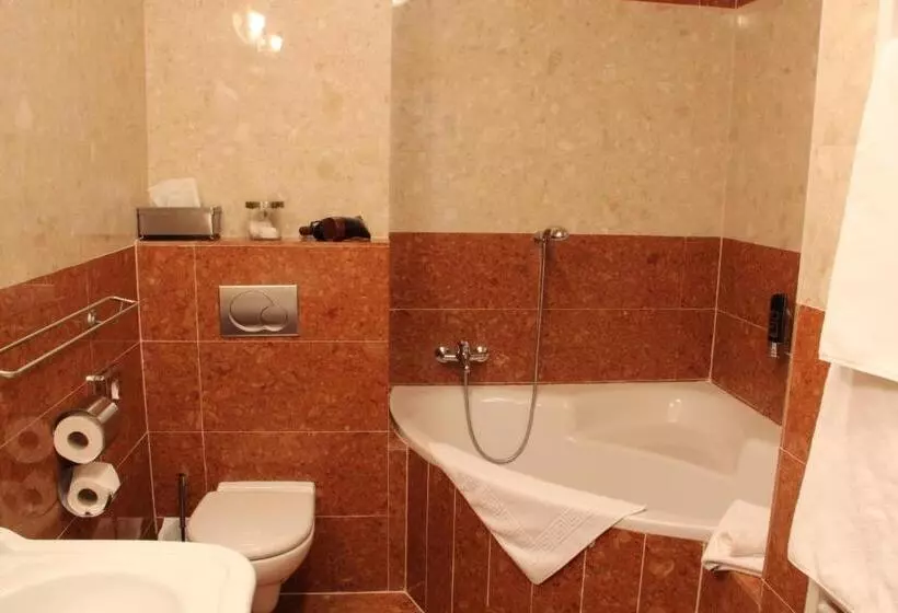 سوییت جونیور لوکس, Luxury Garni Hotel Brix