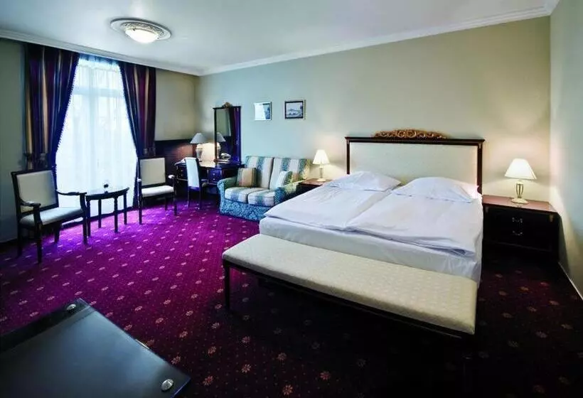 اتاق لوکس سه تخته, Luxury Garni Hotel Brix