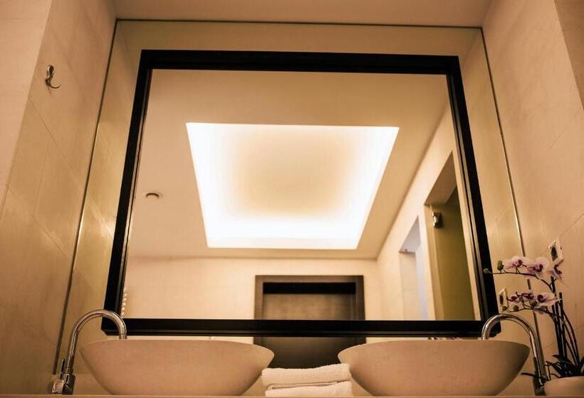 جناح جونيور ديلوكس, Residence