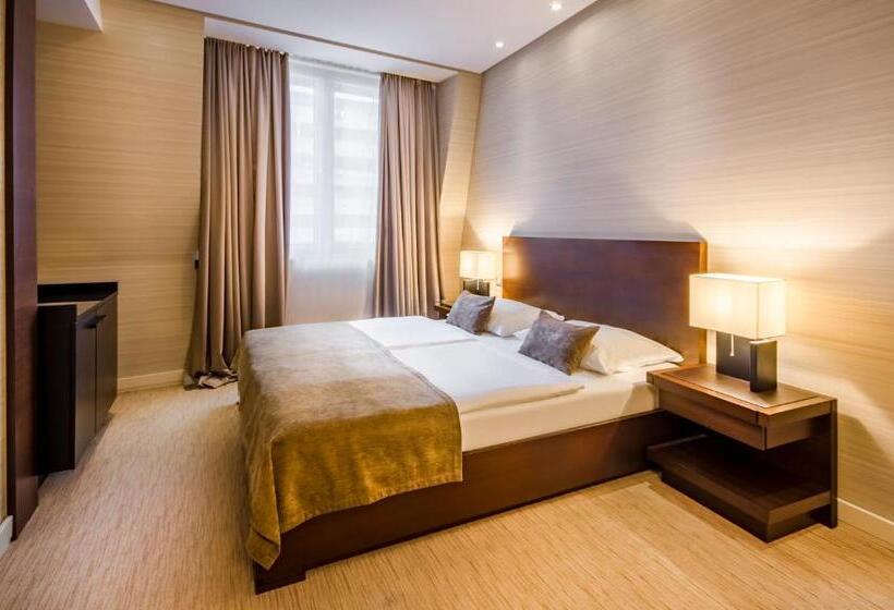 اتاق لوکس یک تخته, Residence