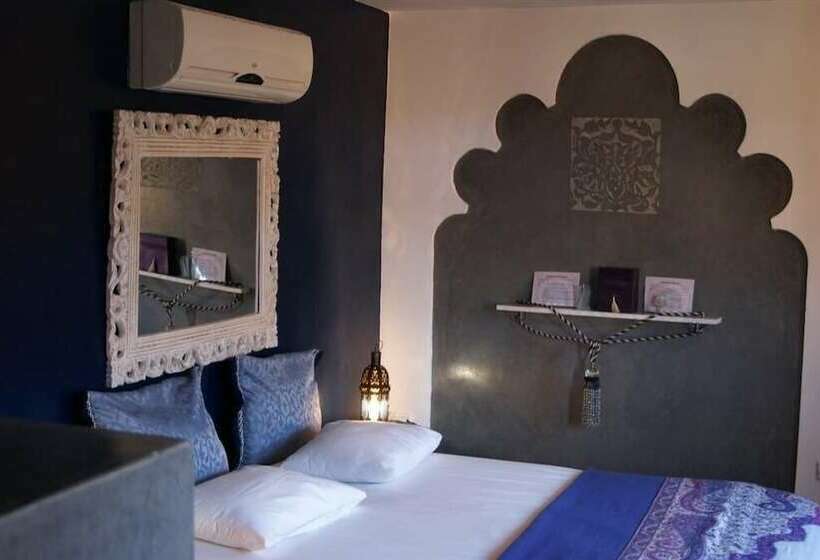 سوئیت با چشمانداز, Riad Tara