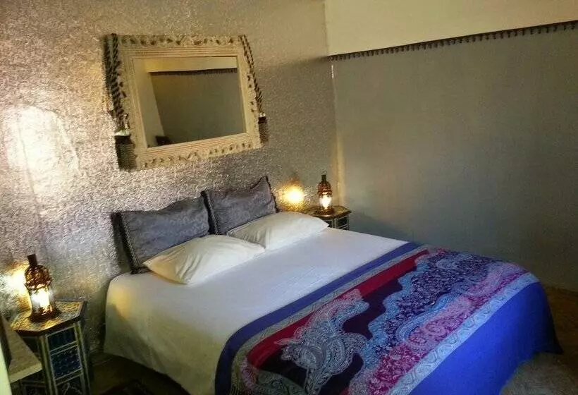 سوئیت با چشمانداز, Riad Tara