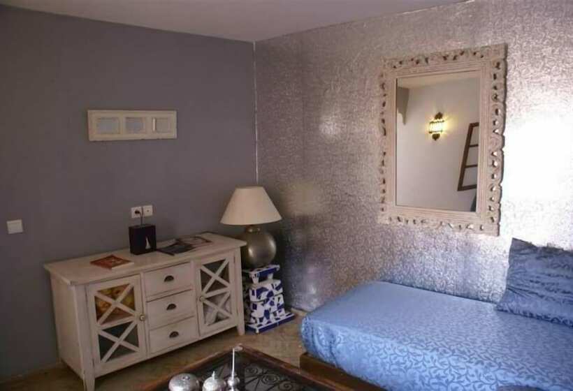 سوئیت با چشمانداز, Riad Tara