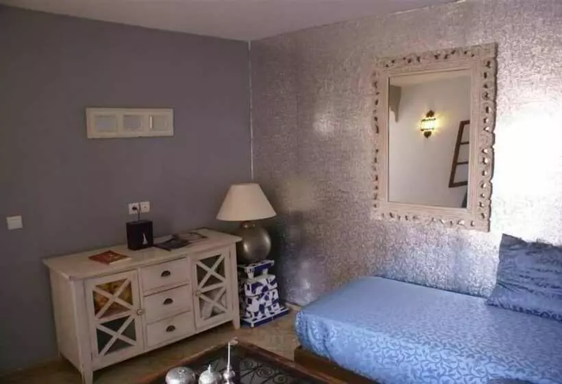 سوئیت با چشمانداز, Riad Tara