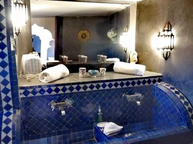 سوئیت با چشمانداز, Riad Tara