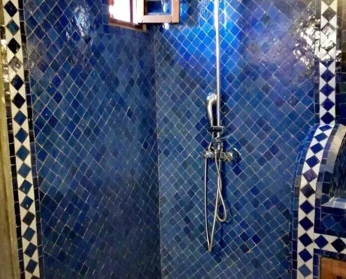 سوئیت با چشمانداز, Riad Tara