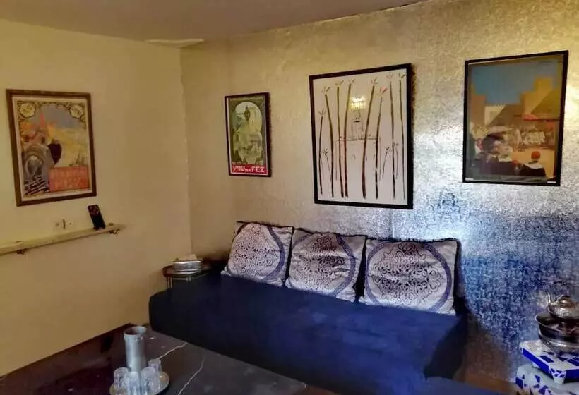 سوئیت با چشمانداز, Riad Tara
