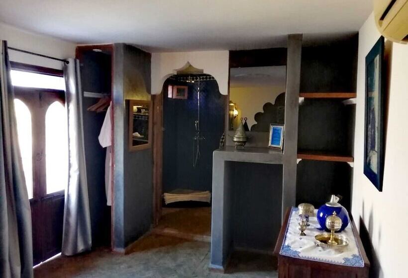 سوئیت با چشمانداز, Riad Tara