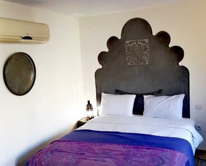 سوئیت با چشمانداز, Riad Tara