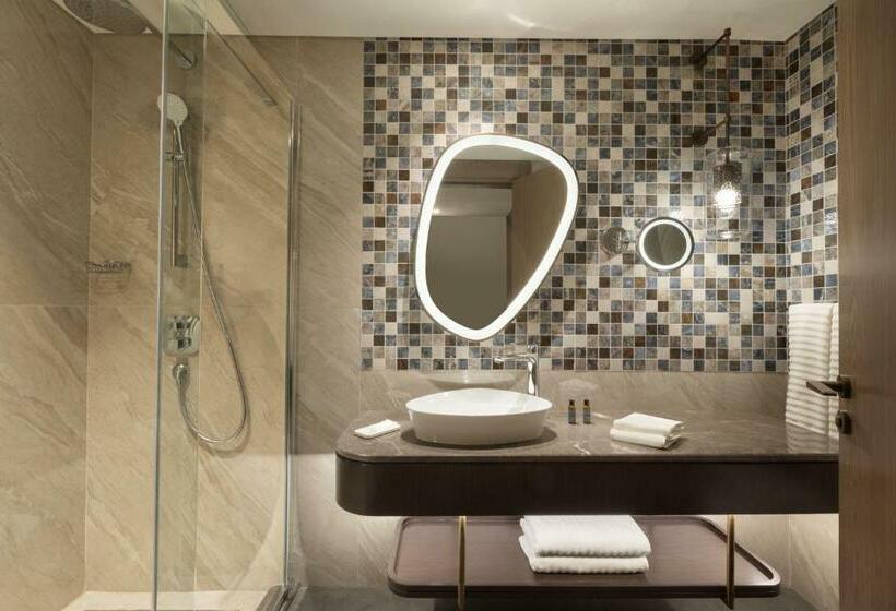 Deluxe Room King Bed City View, The Westin Istanbul Nisantasi