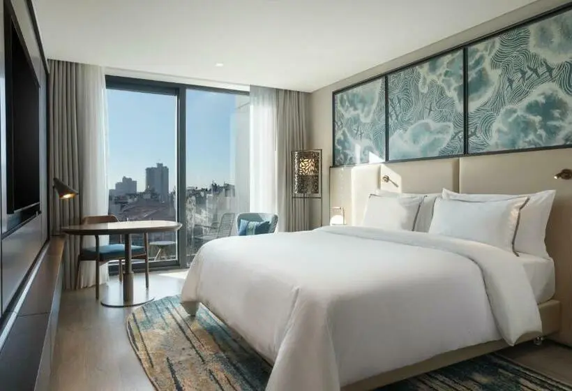 Deluxe Room King Bed & City View