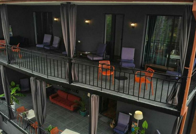 اتاق خانوادگی, უცხო Utskho