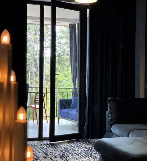 اتاق خانوادگی, უცხო Utskho