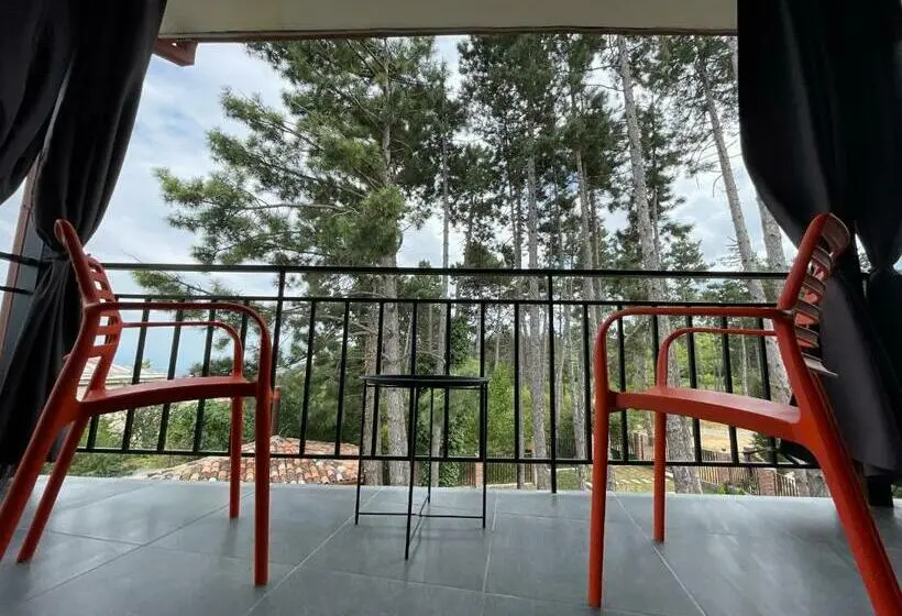 اتاق خانوادگی, უცხო Utskho