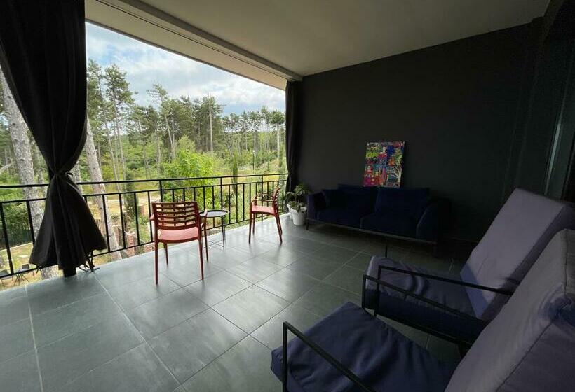 اتاق خانوادگی, უცხო Utskho