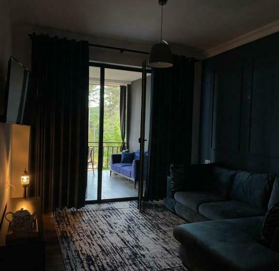 اتاق خانوادگی, უცხო Utskho