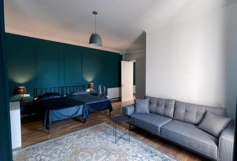 اتاق استاندارد با چشم‌انداز کوهستان, უცხო Utskho