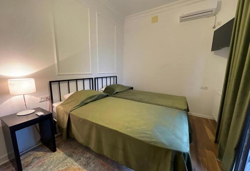 اتاق استاندارد با بالکن, უცხო Utskho