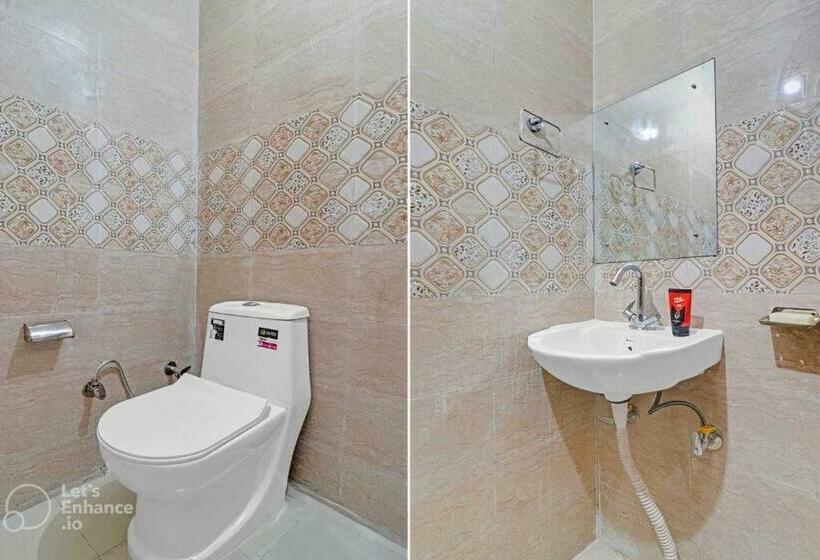 חדר קלאסי לשלושה, O Bottom Inn