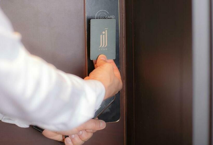 סוויטת ג'וניור, Azar