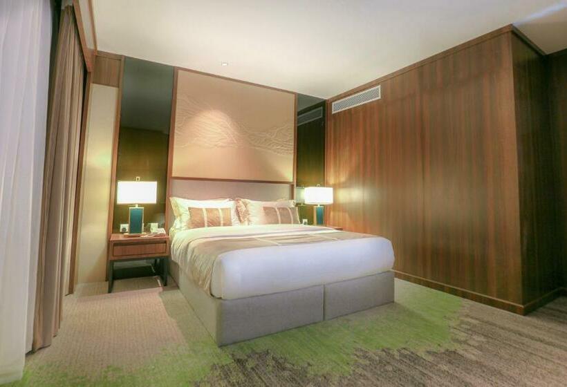 סוויטה אקזקיוטיב, Azar