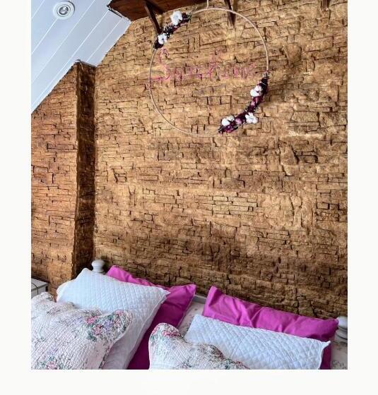 חדר משפחתי, La Table D Elodie