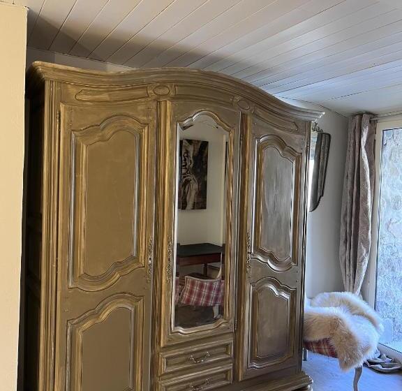 חדר סטנדרט, La Table D Elodie