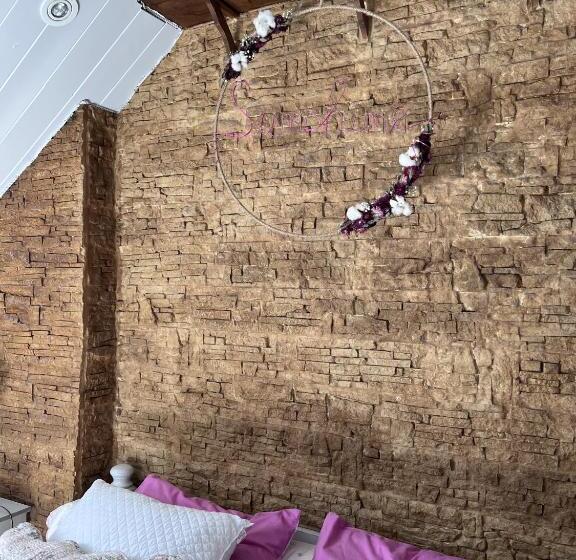 חדר משפחתי, La Table D Elodie