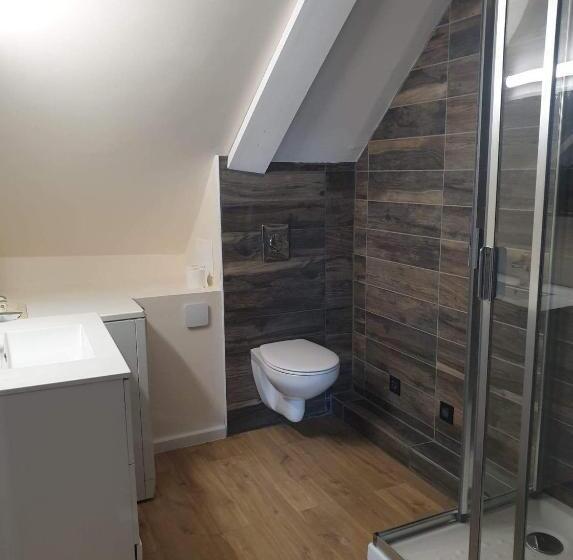 חדר משפחתי, La Table D Elodie