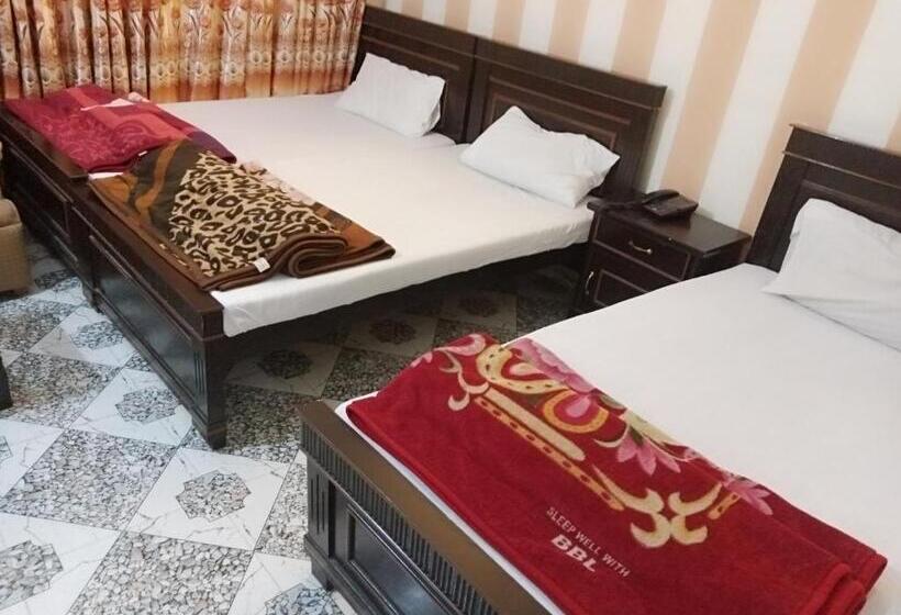 اتاق کلاسیک سه تخته, De Grand