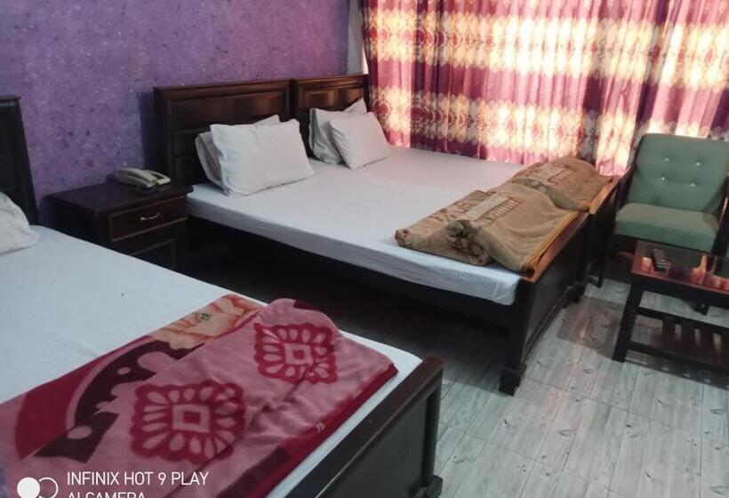 اتاق کلاسیک سه تخته, De Grand