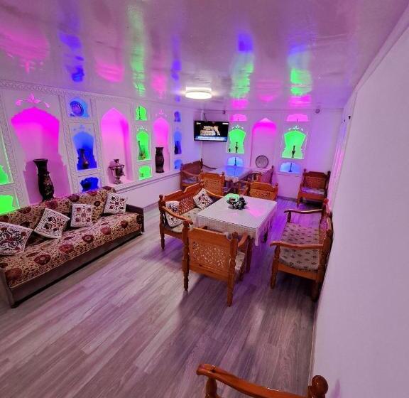 اتاق راحتی سه تخته, Islam&imran