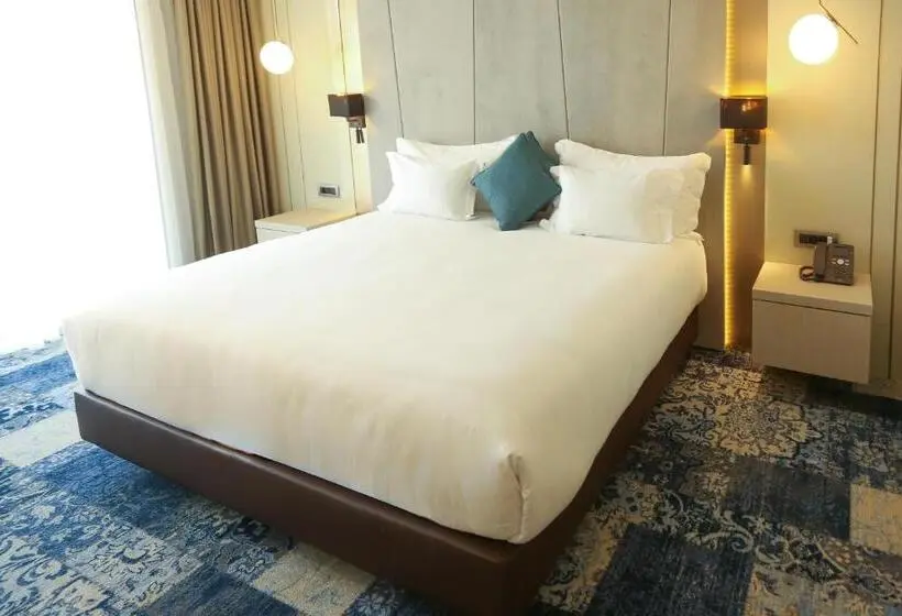 اتاق استاندارد با چشم‌انداز استخر, Oriental Palace By Agora Complex