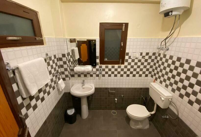 اتاق لوکس با بالکن, The Royal Orchard Kasol