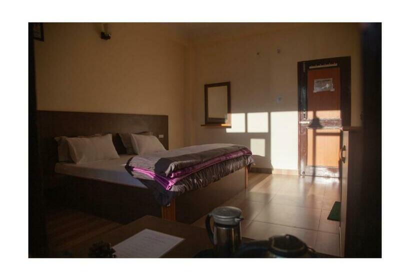 اتاق لوکس با بالکن, The Royal Orchard Kasol