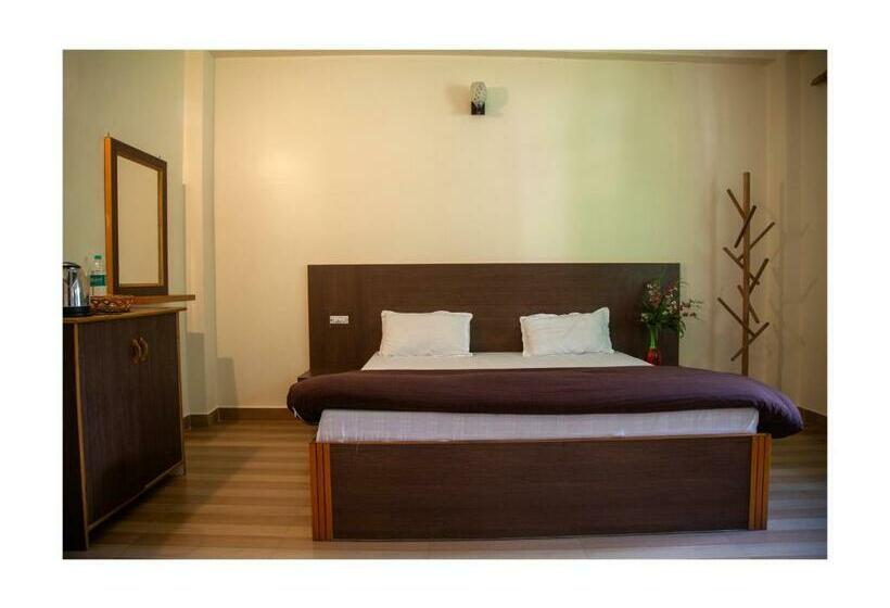 اتاق لوکس با بالکن, The Royal Orchard Kasol