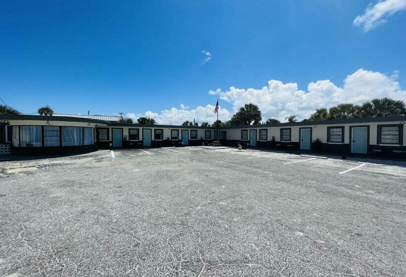 إستوديو ديلوكس, 1915 Beach Club