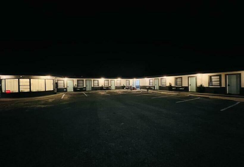 إستوديو ديلوكس, 1915 Beach Club