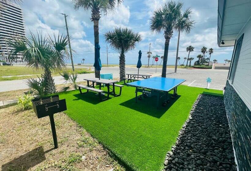 إستوديو ديلوكس, 1915 Beach Club