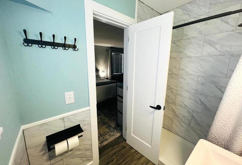 إستوديو ديلوكس, 1915 Beach Club