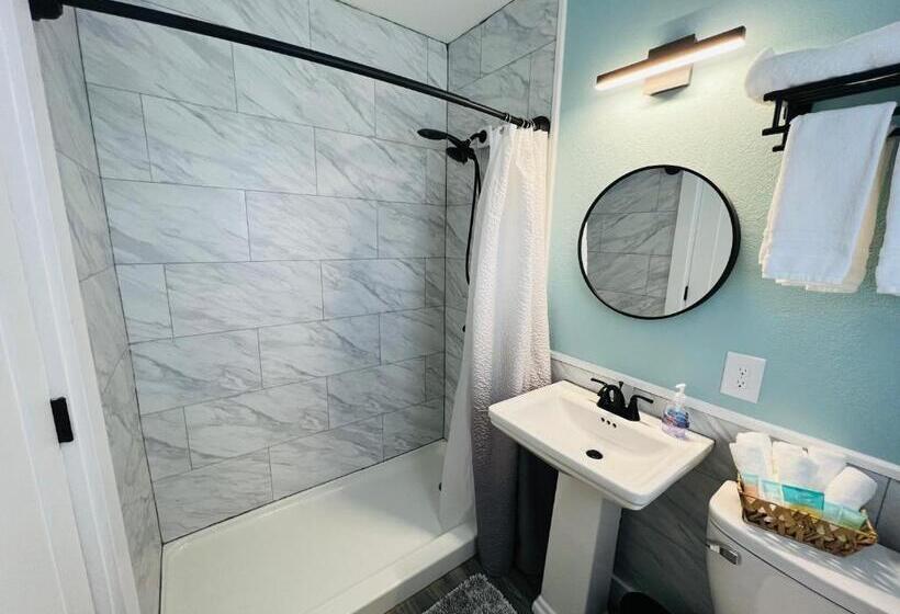 إستوديو ديلوكس, 1915 Beach Club