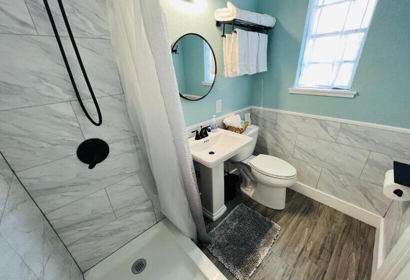 إستوديو ديلوكس, 1915 Beach Club