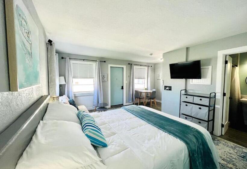 إستوديو ديلوكس, 1915 Beach Club