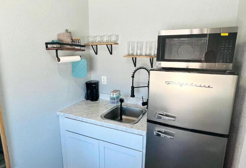 إستوديو ديلوكس, 1915 Beach Club