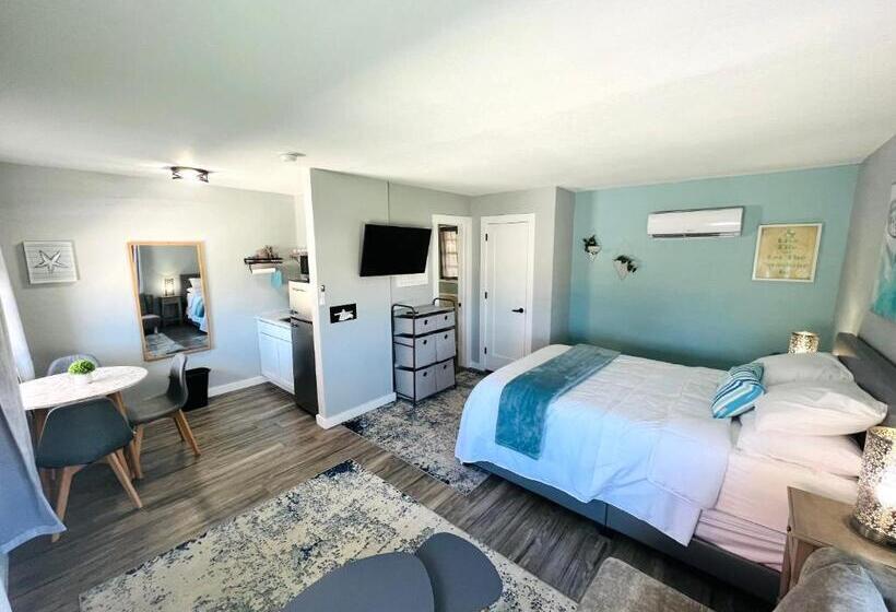 إستوديو ديلوكس, 1915 Beach Club