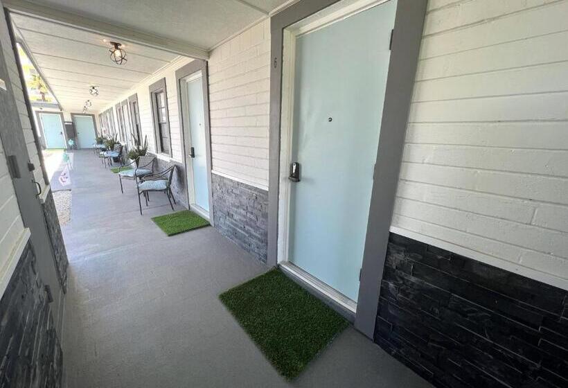 إستوديو قياسى سرير كينج, 1915 Beach Club