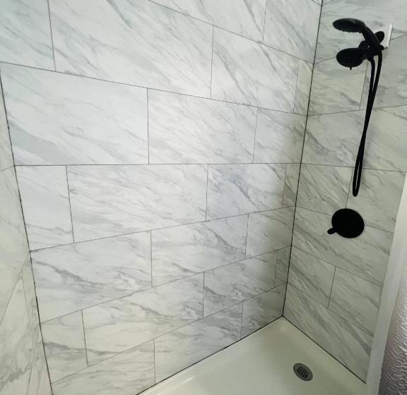 إستوديو قياسى سرير كينج, 1915 Beach Club