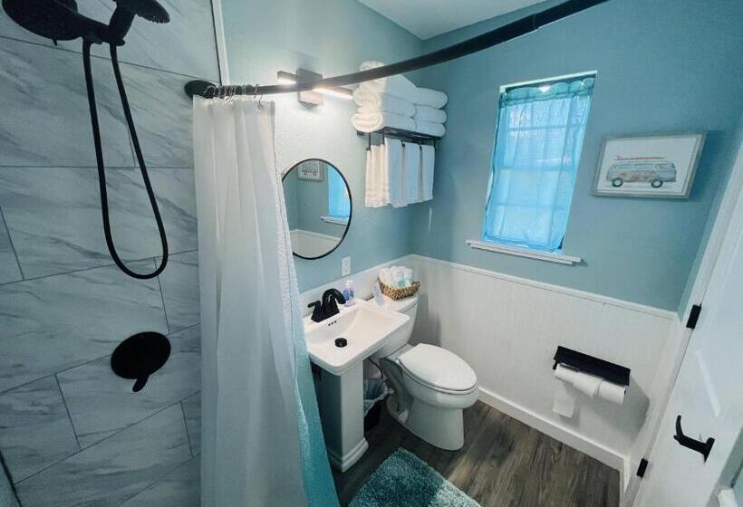 إستوديو قياسى سرير كينج, 1915 Beach Club