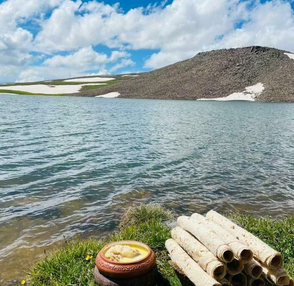 شقة بغرفة نوم واحدة, Mount Aragats