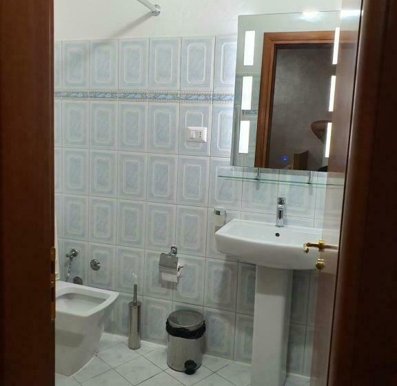 带阳台的豪华间, Kompleksi Gjoni